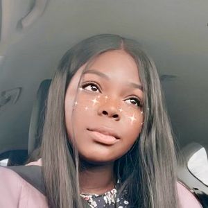 Meet your Posher, Chloe